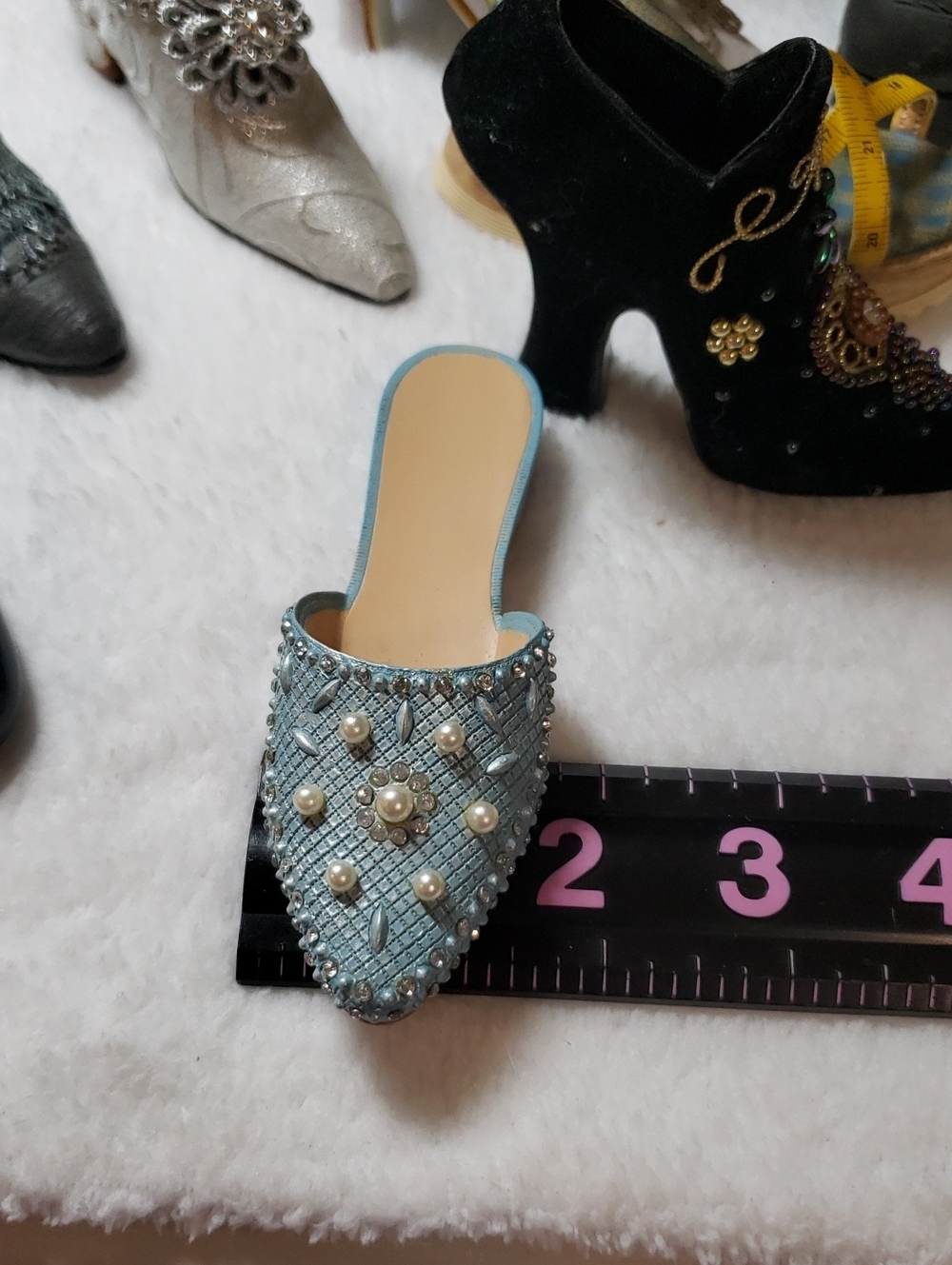 9 RIGHT SHOES - Picture 10 of 16